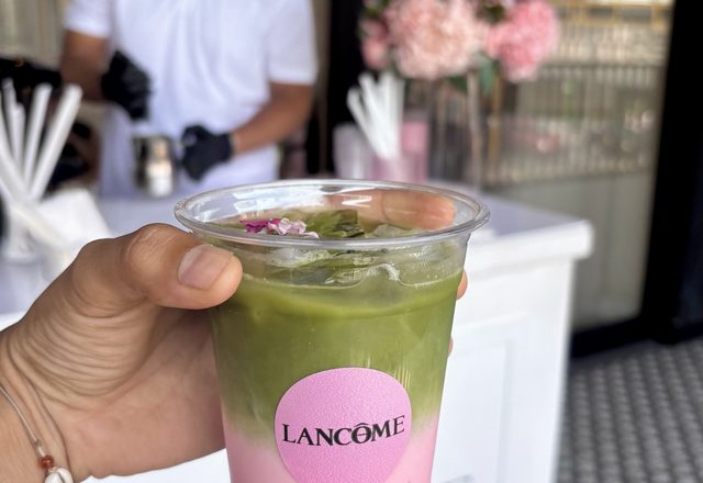 Bebida fría preparada por nuestros baristas en un evento corporativo